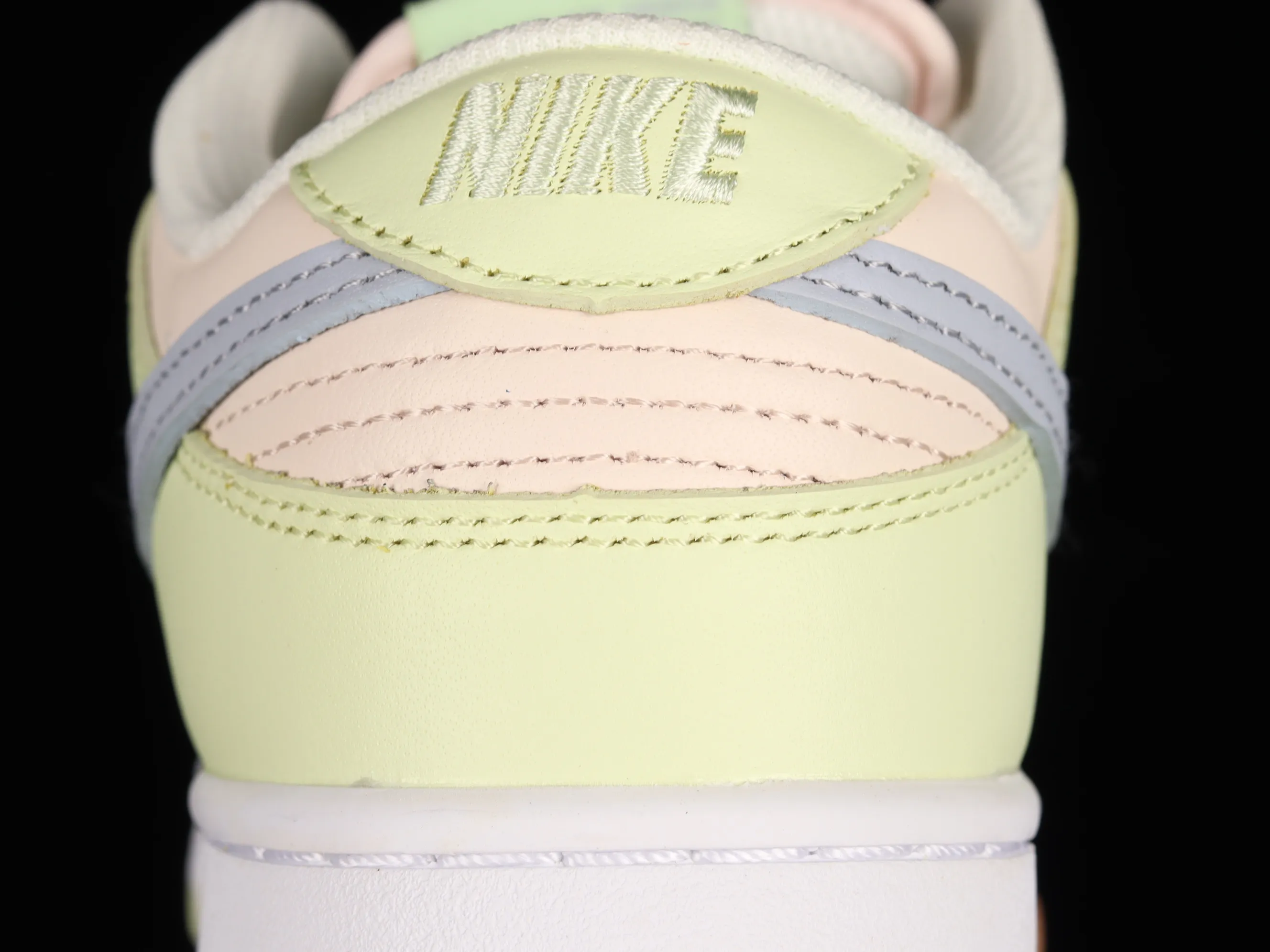 All Categories Nk SB Dunk Series Nk SB Dunk Low Low-top Sneakers J Version Nk SB Dunk Low Prm Ice Lemon Yellow Pink Color SB Smashed Backboard Fashion Casual Sneakers DD1503-600